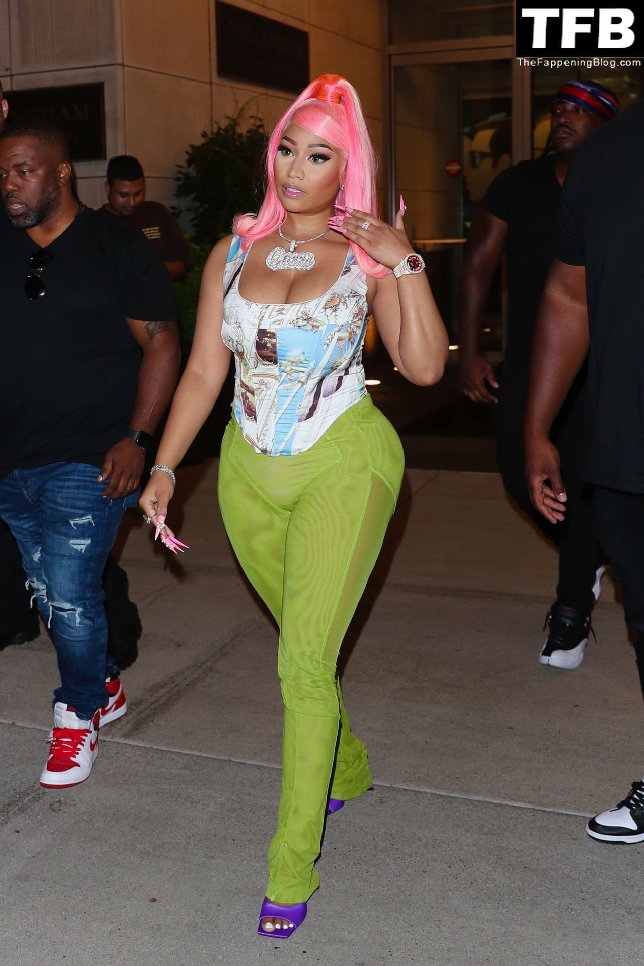 Nicki Minaj Sexy The Fappening Blog 27 - Nicki Minaj Checks Out of Her Hotel After Her Epic Night at the MTV VMA’s in NYC (38 Photos)