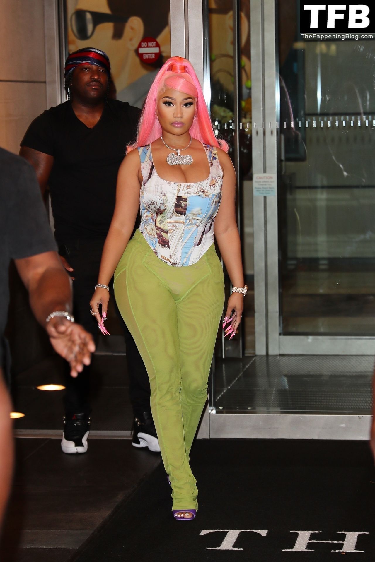 Nicki Minaj Sexy The Fappening Blog 29 - Nicki Minaj Checks Out of Her Hotel After Her Epic Night at the MTV VMA’s in NYC (38 Photos)