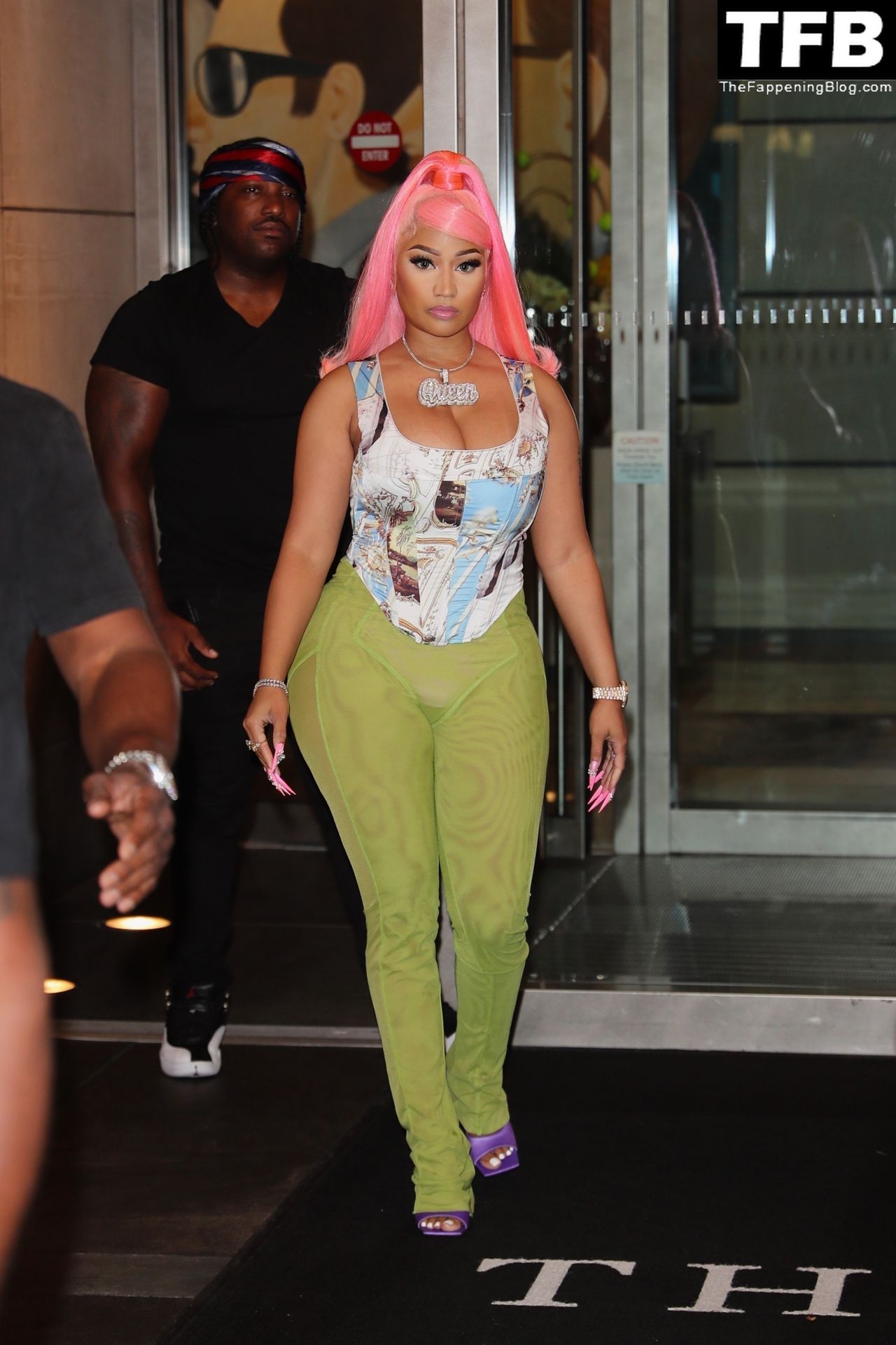 Nicki Minaj Sexy The Fappening Blog 30 - Nicki Minaj Checks Out of Her Hotel After Her Epic Night at the MTV VMA’s in NYC (38 Photos)
