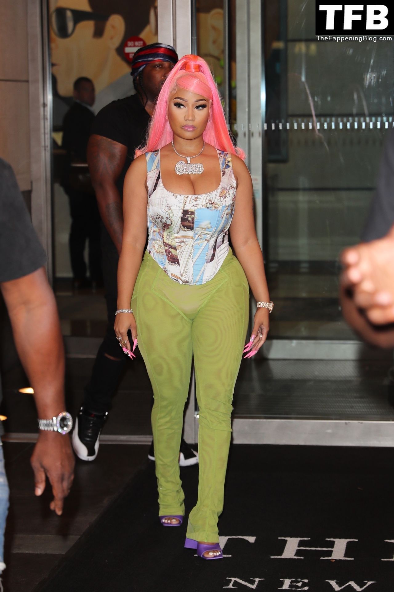 Nicki Minaj Sexy The Fappening Blog 34 - Nicki Minaj Checks Out of Her Hotel After Her Epic Night at the MTV VMA’s in NYC (38 Photos)