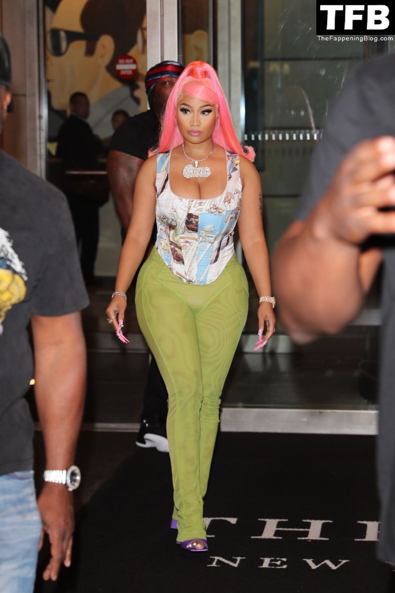 Nicki Minaj Sexy The Fappening Blog 35 - Nicki Minaj Checks Out of Her Hotel After Her Epic Night at the MTV VMA’s in NYC (38 Photos)