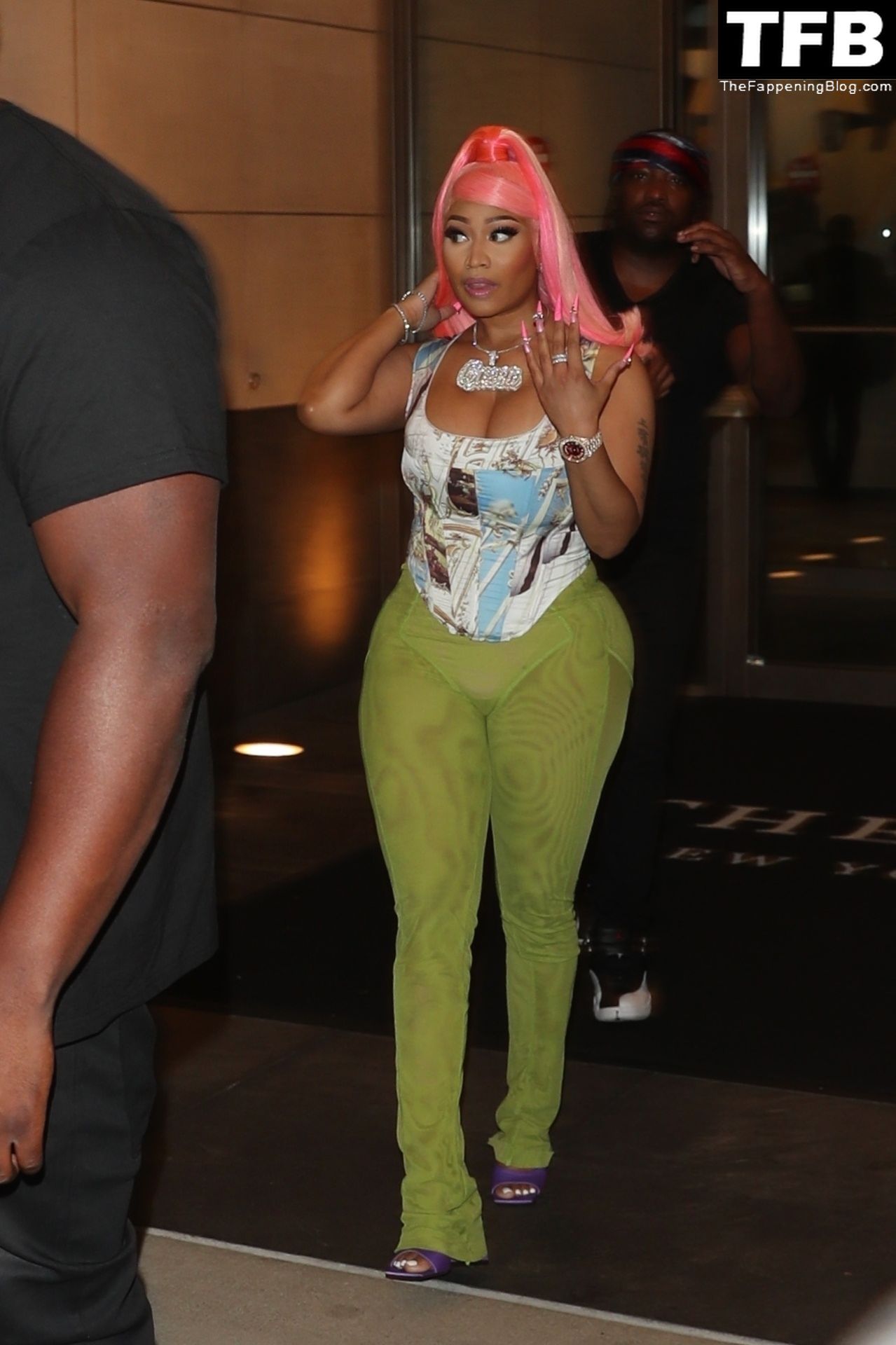 Nicki Minaj Sexy The Fappening Blog 36 - Nicki Minaj Checks Out of Her Hotel After Her Epic Night at the MTV VMA’s in NYC (38 Photos)