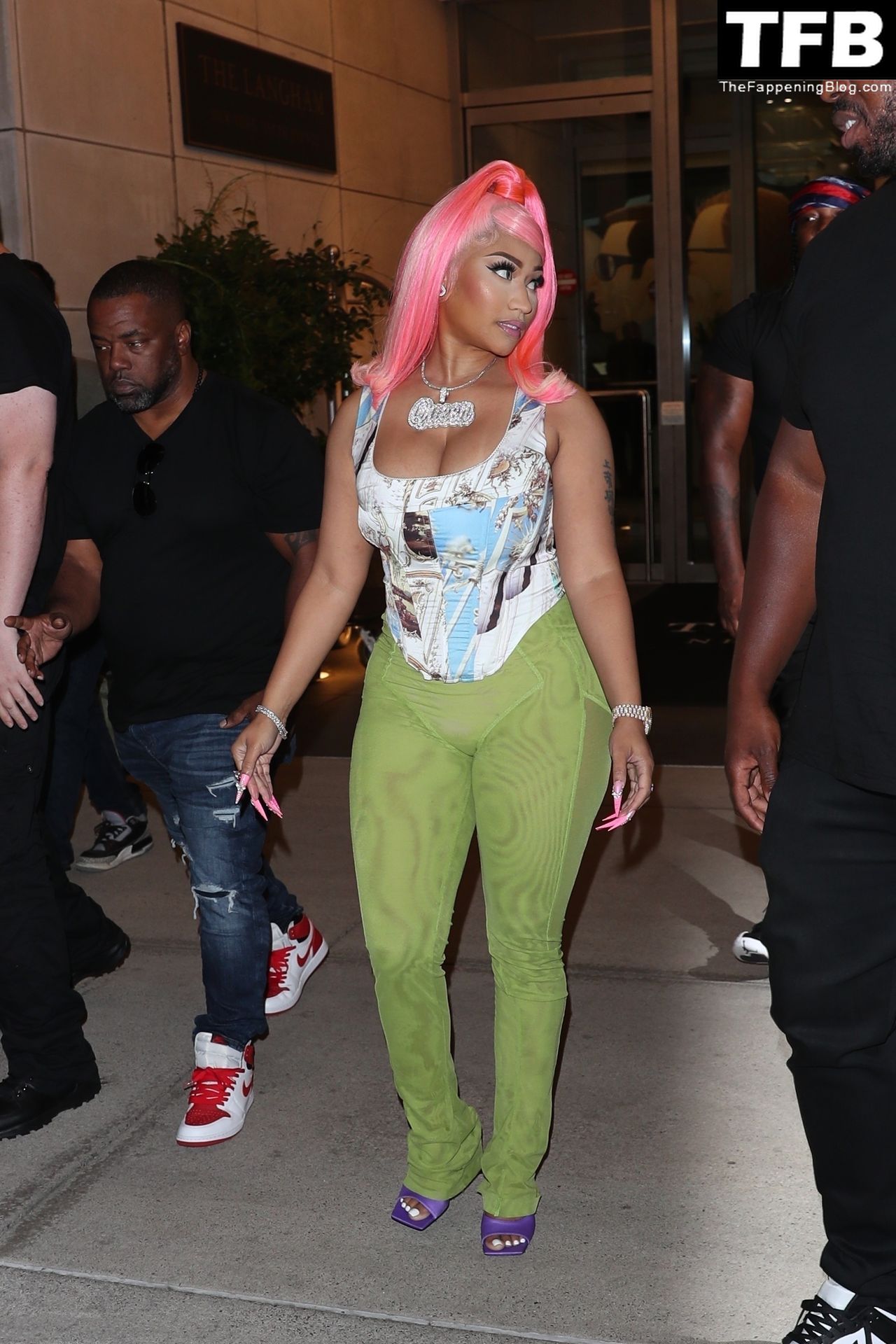Nicki Minaj Sexy The Fappening Blog 37 - Nicki Minaj Checks Out of Her Hotel After Her Epic Night at the MTV VMA’s in NYC (38 Photos)