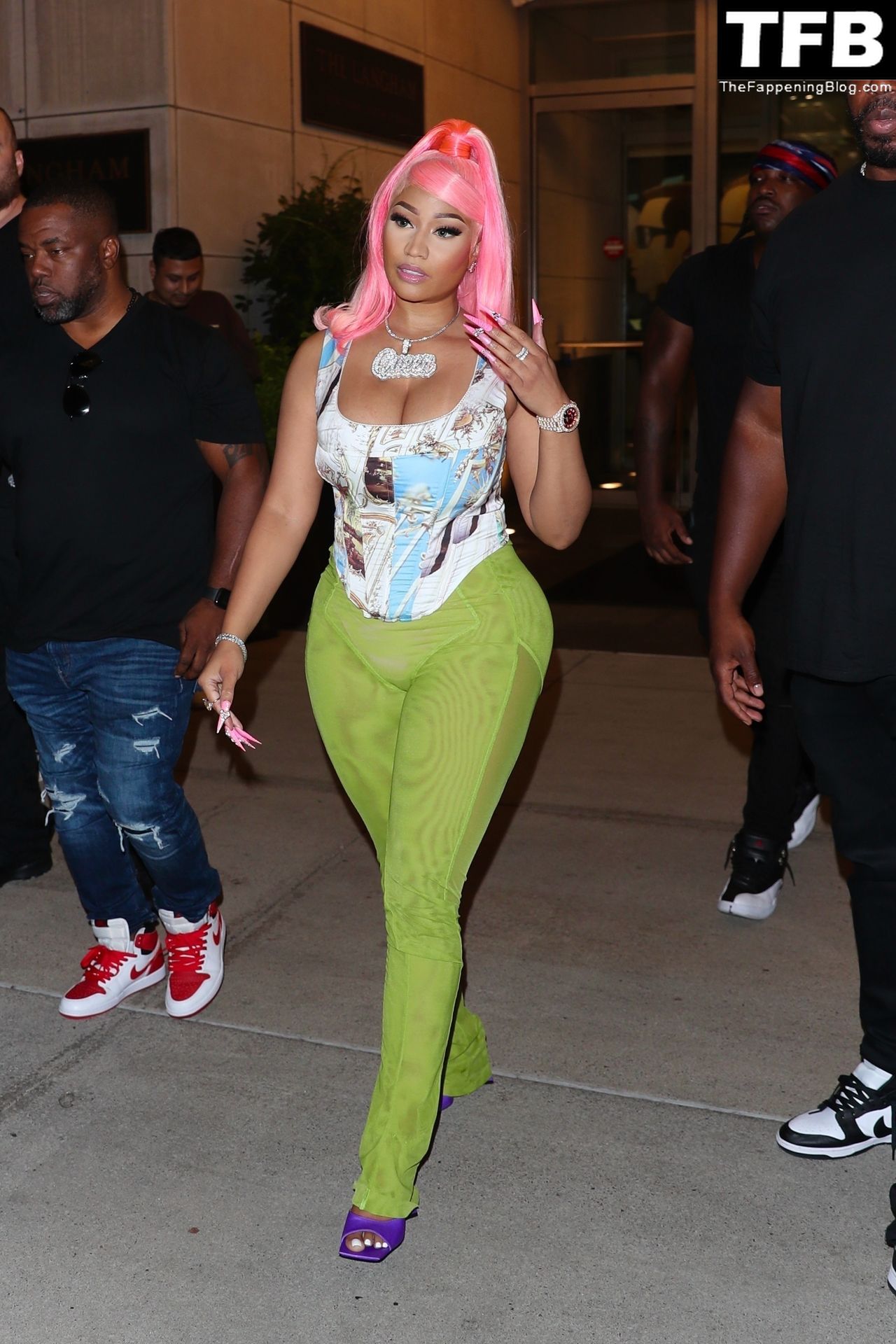 Nicki Minaj Sexy The Fappening Blog 38 - Nicki Minaj Checks Out of Her Hotel After Her Epic Night at the MTV VMA’s in NYC (38 Photos)