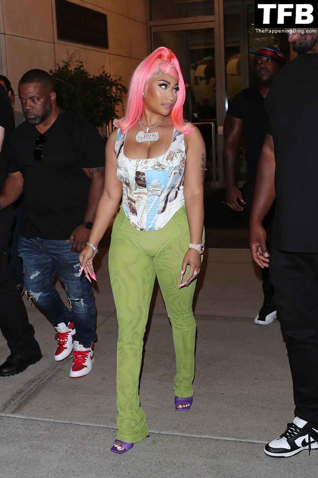 Nicki Minaj Sexy The Fappening Blog 5 - Nicki Minaj Checks Out of Her Hotel After Her Epic Night at the MTV VMA’s in NYC (38 Photos)