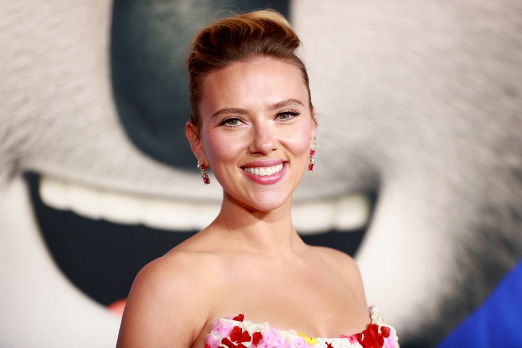 Scarlett Johansson Sexy In Mini Dress TheFappening.Pro 6 - Scarlett Johansson Sexy In Mini Dress (15 Photos And Video)