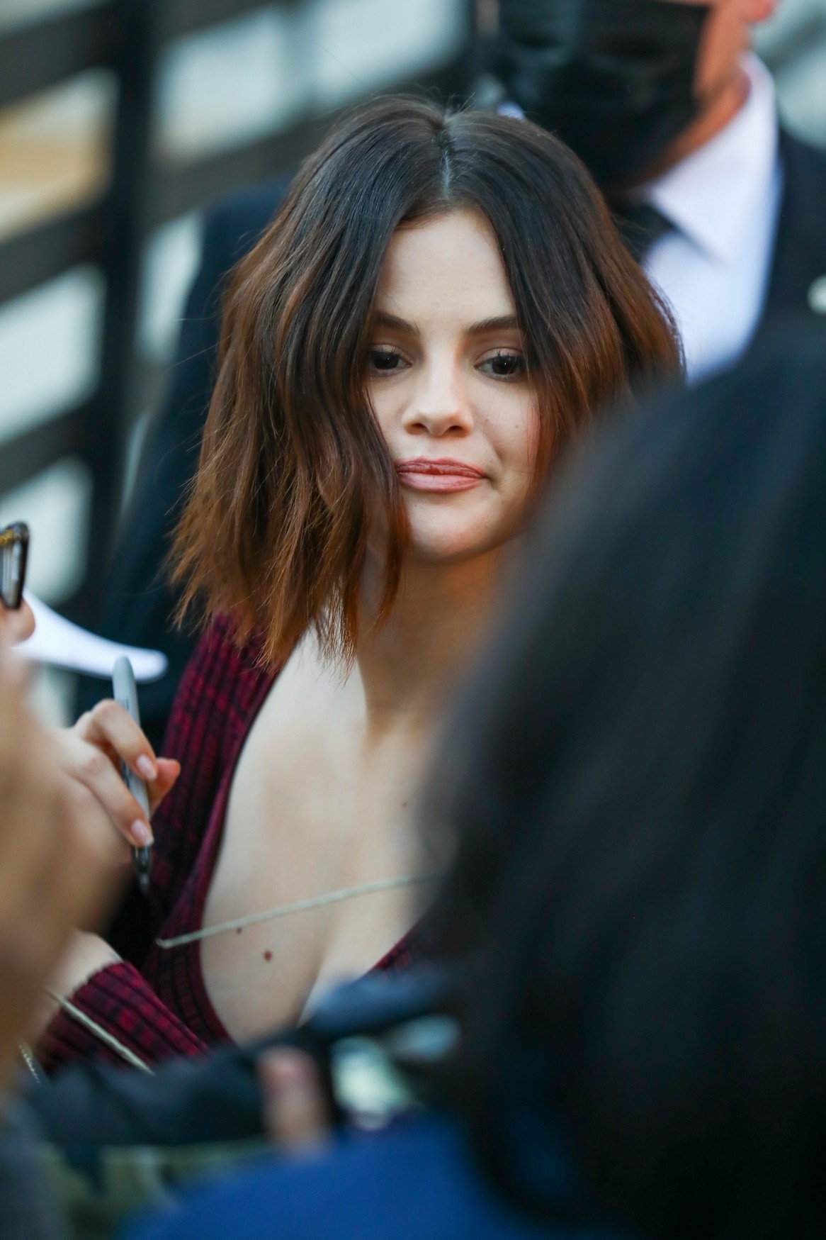 Selena Gomez Cleavege TheFappening.Pro 14 - Selena Gomez Ttis In Deep Cleavage (16 Photos)