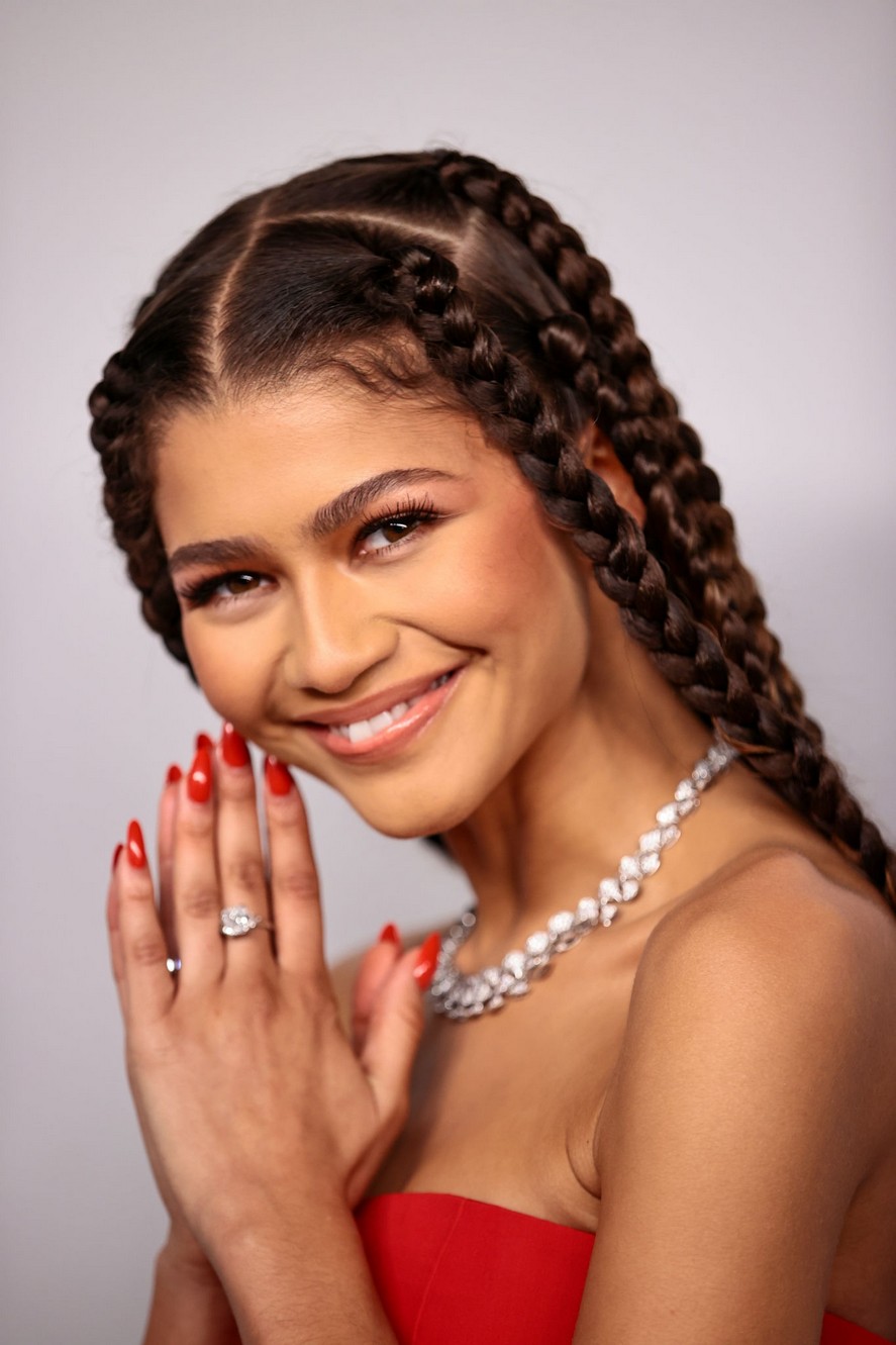 Zendaya Almost Showed Her Pussy TheFappening.Pro 26 - Zendaya In A Revealing Skirt By Vera Wang (27 Photos)