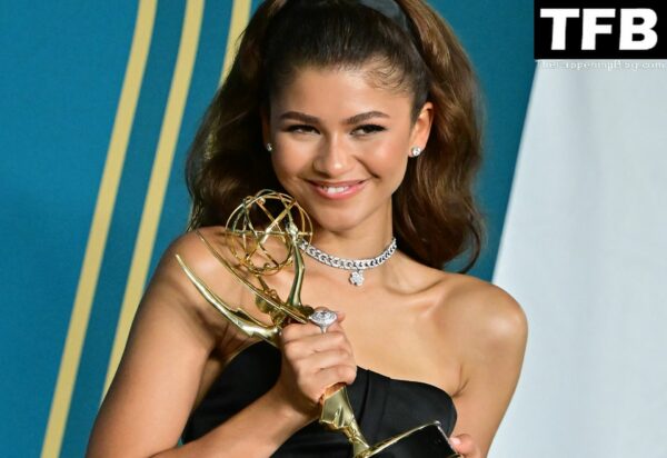 Zendaya Sexy The Fappening Blog 1 1 600x412 - Zendaya Looks Hot in Black at the 74th Primetime Emmys (72 Photos)