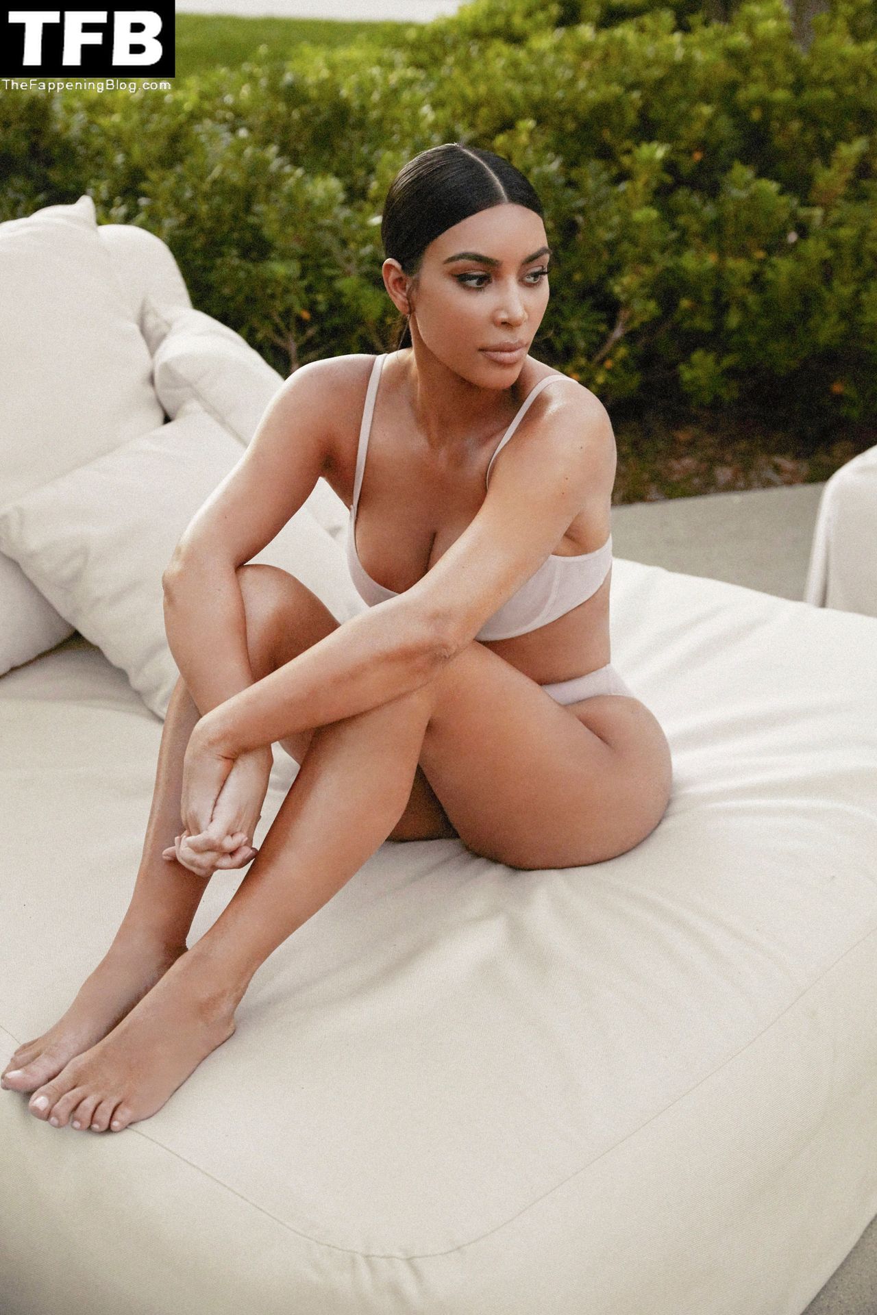 kim kardashian feet 616080 thefappeningblog.com  - Kim Kardashian Nude & Sexy Collection – Part 4 (150 Photos)