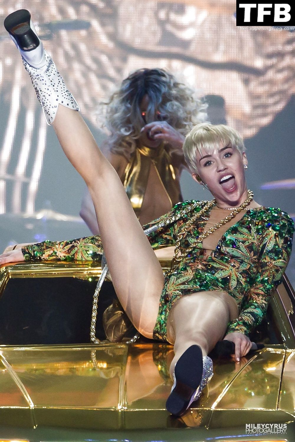 miley cyrus 76 thefappeningblog.com  - Miley Cyrus Nude & Sexy Collection – Part 2 (150 Photos)