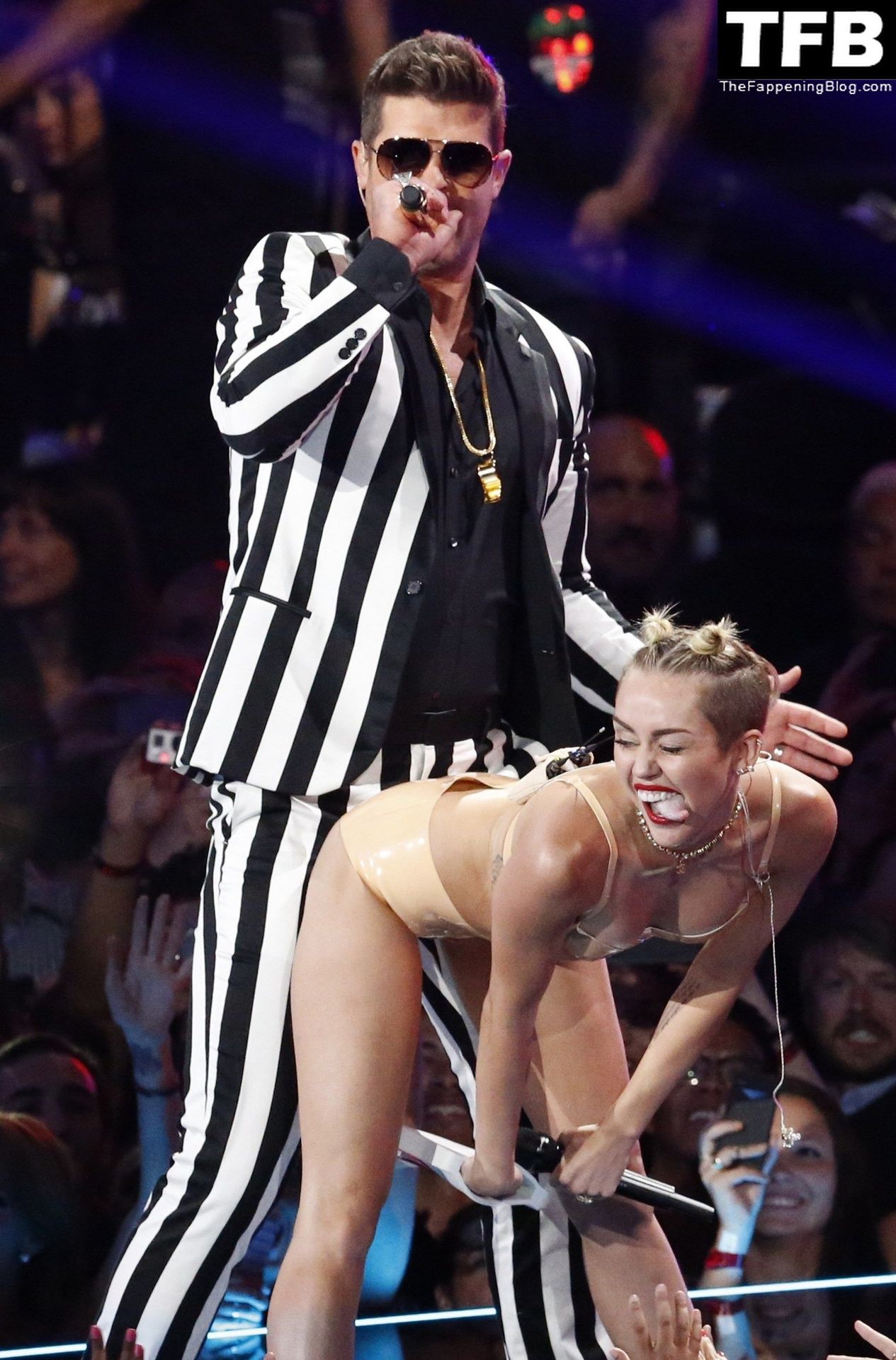miley cyrus 85 thefappeningblog.com  - Miley Cyrus Nude & Sexy Collection – Part 2 (150 Photos)