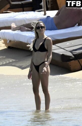 Agueda Lopez Sexy The Fappening Blog 43 326x500 - Agueda Lopez & Luis Fonsi Enjoy a Day on the Beach in Mykonos (138 Photos)