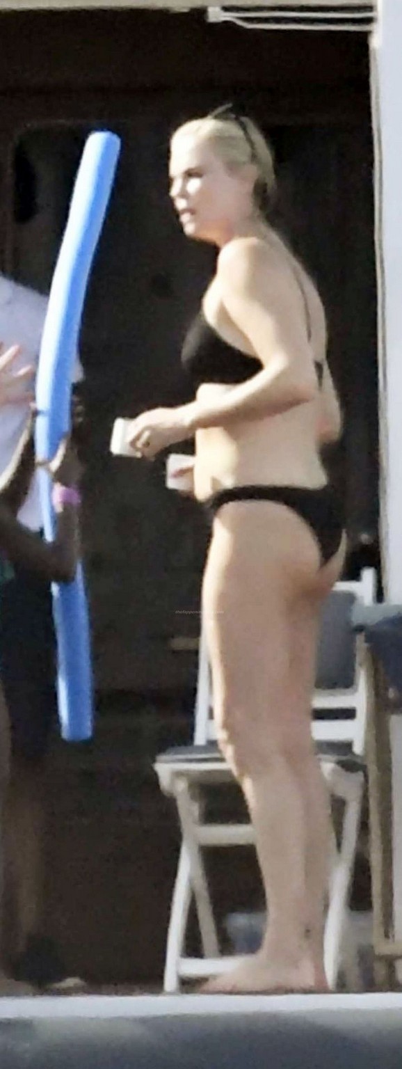Charlize Theron Sexy Bikini TheFappening.Pro 24 - Charlize Theron In A Bikini On A Yacht (32 Photos)