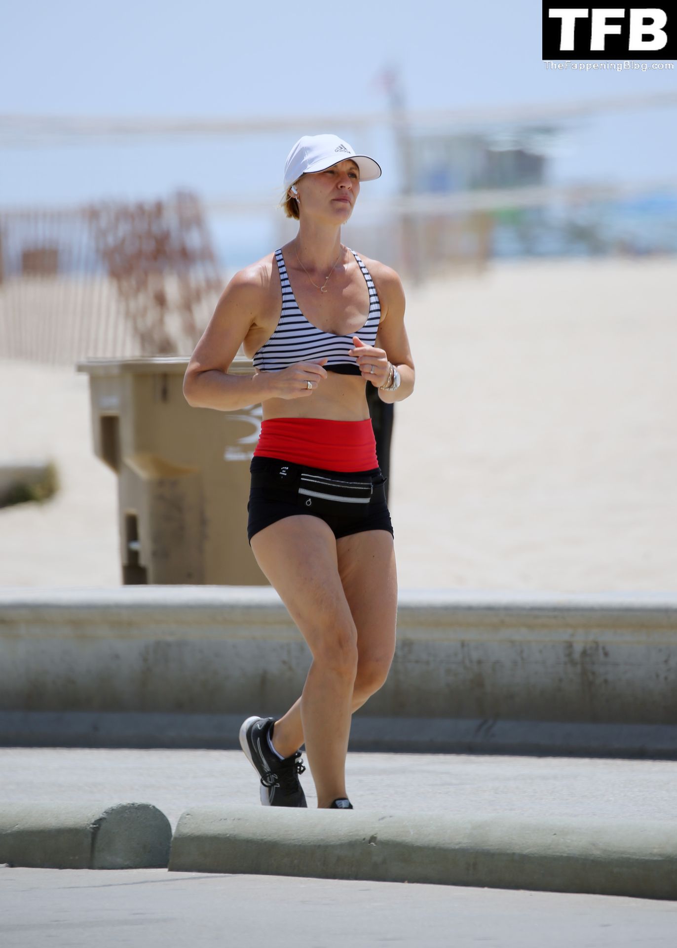 Claire Danes Sexy The Fappening Blog 4 1 - Claire Danes Hits the Beach for a Workout in LA (12 Photos)
