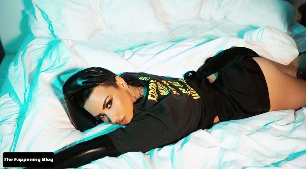 Demi Lovato Sexy in Bed 1 thefappeningblog.com  1024x568 - Demi Lovato Hot (8 Photos)