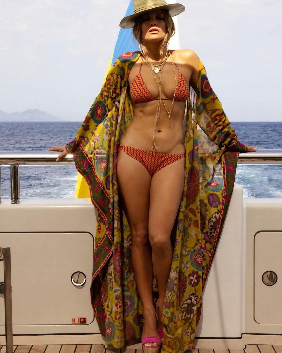 Jennifer Lopez Sexy TheFappening.Pro 4 - Jennifer Lopez Sexy (9 New Photos And Video)