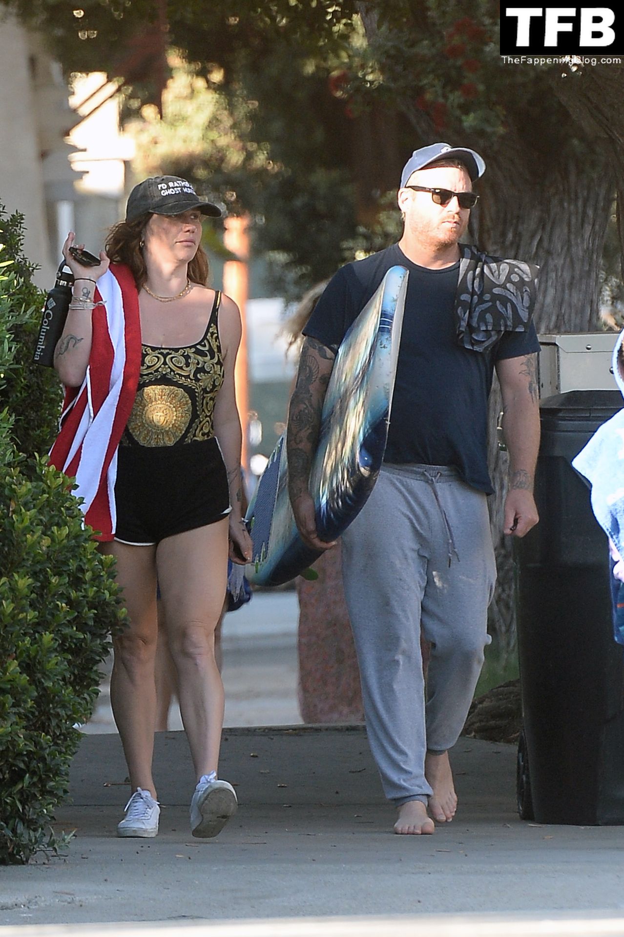 Kesha Sexy The Fappening Blog 1 - Kesha Heads to the Beach with Friends in Los Angeles (30 Photos)