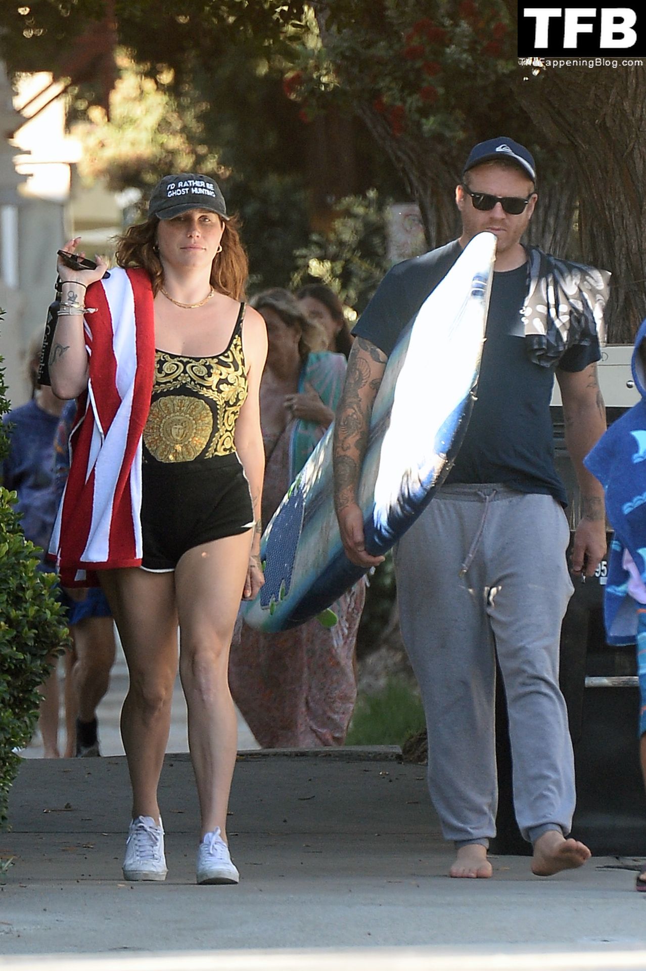 Kesha Sexy The Fappening Blog 10 - Kesha Heads to the Beach with Friends in Los Angeles (30 Photos)