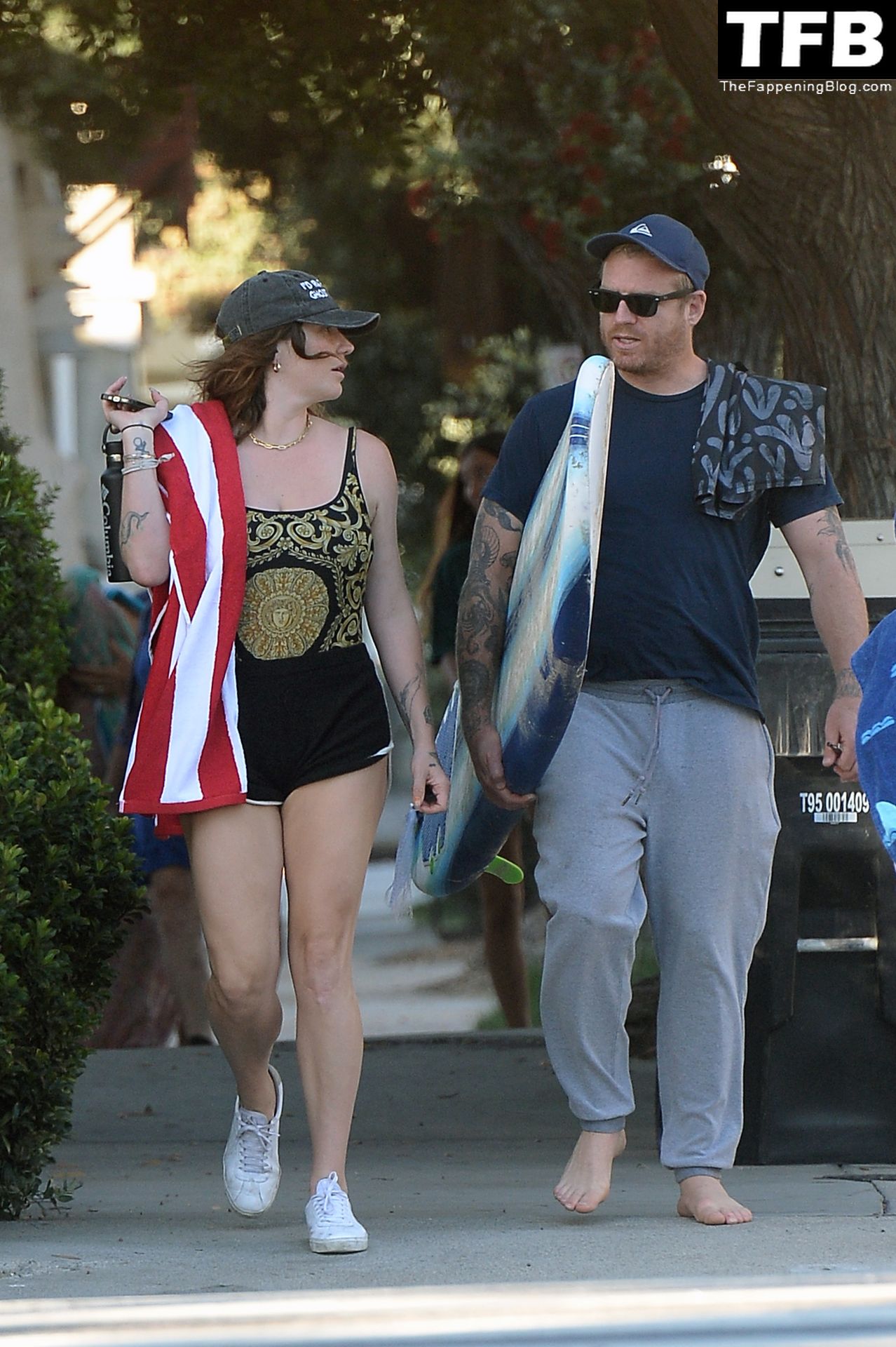 Kesha Sexy The Fappening Blog 13 - Kesha Heads to the Beach with Friends in Los Angeles (30 Photos)