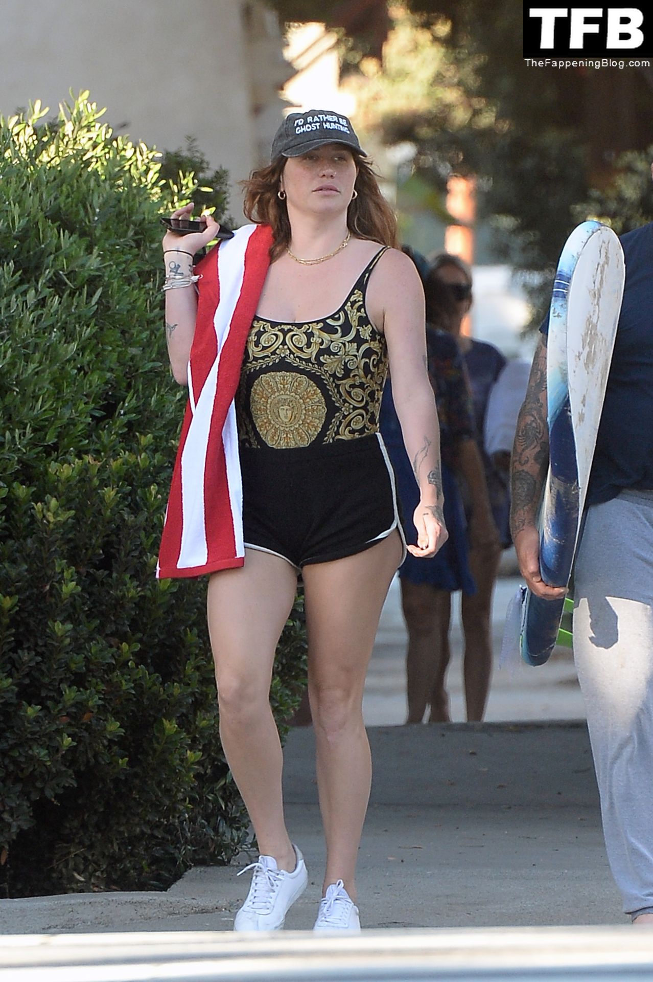 Kesha Sexy The Fappening Blog 17 - Kesha Heads to the Beach with Friends in Los Angeles (30 Photos)