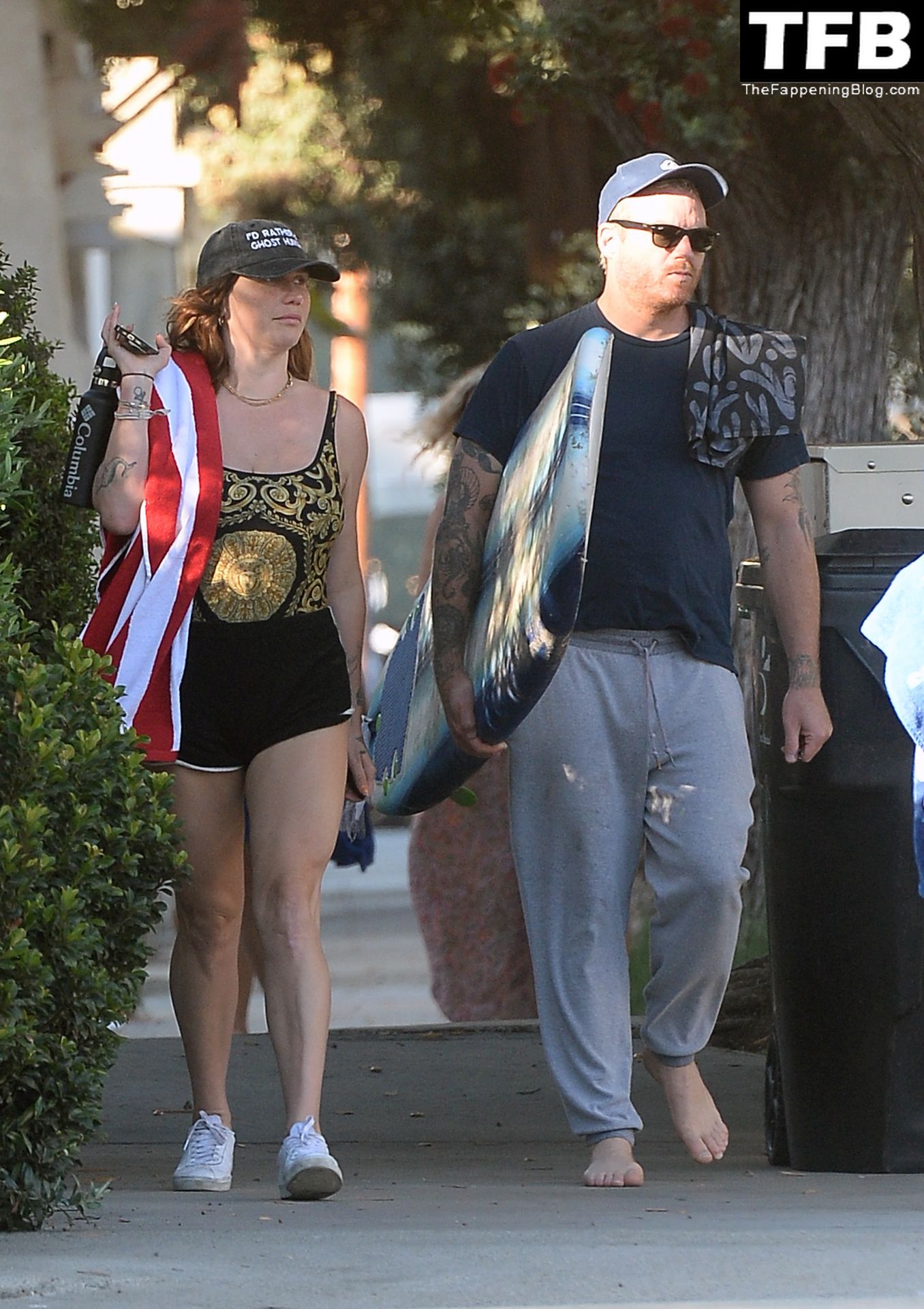 Kesha Sexy The Fappening Blog 2 - Kesha Heads to the Beach with Friends in Los Angeles (30 Photos)