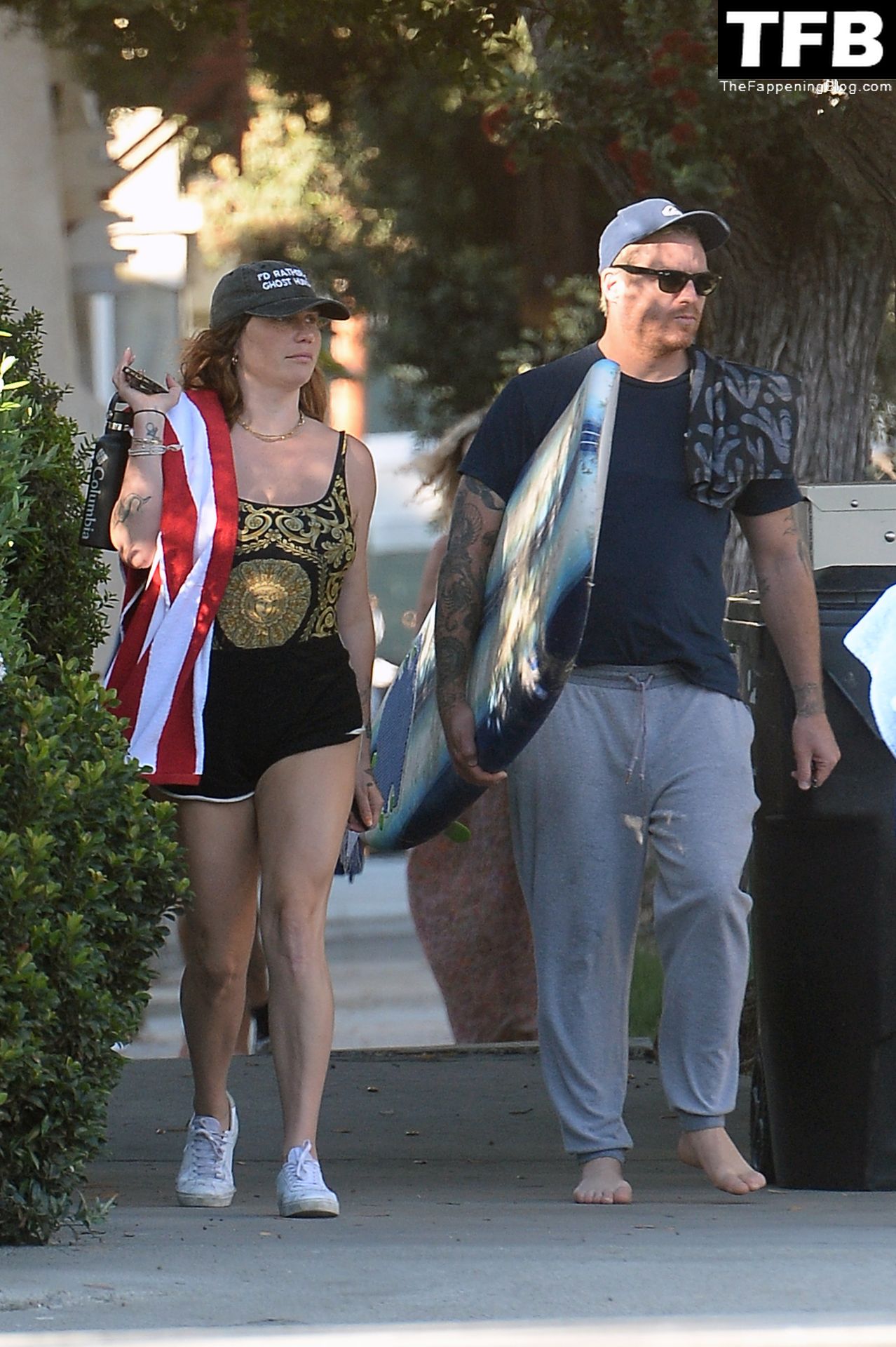 Kesha Sexy The Fappening Blog 3 - Kesha Heads to the Beach with Friends in Los Angeles (30 Photos)