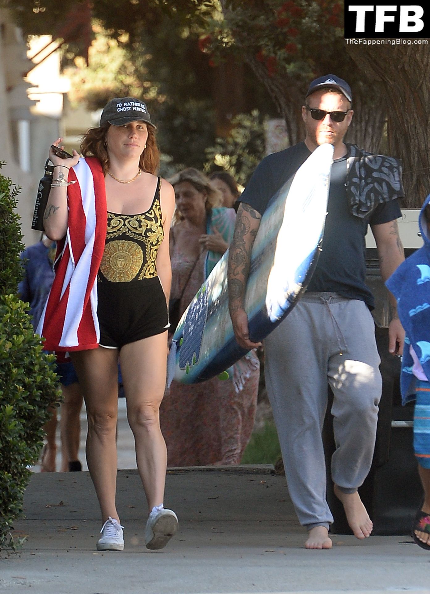Kesha Sexy The Fappening Blog 8 - Kesha Heads to the Beach with Friends in Los Angeles (30 Photos)