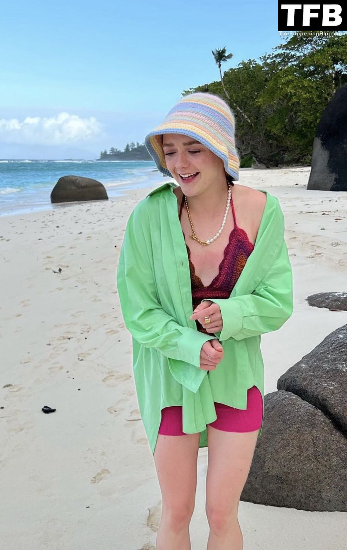 Maisie Williams The Fappening Blog 4 - Maisie Williams Nude & Sexy Collection (7 Photos + Video)