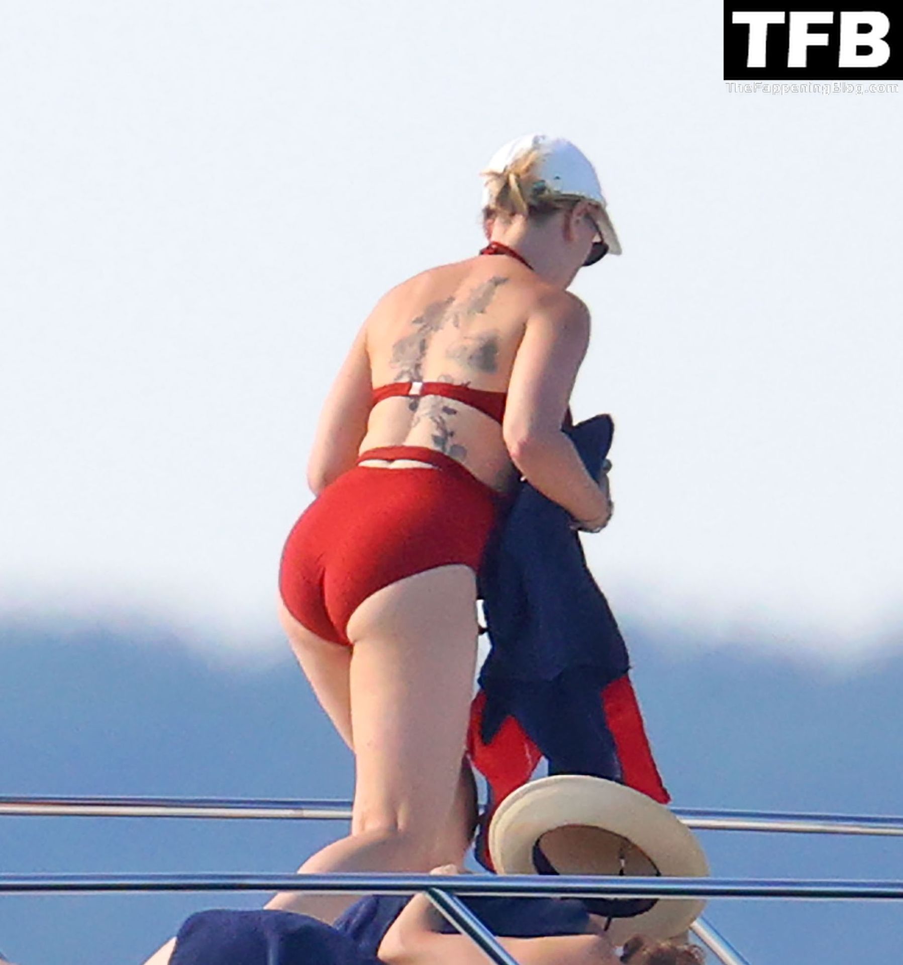 Scarlett Johansson Sexy The Fappening Blog 94 - Scarlett Johansson Hits the Ocean in a Red Bikini in East Hampton (97 Photos)