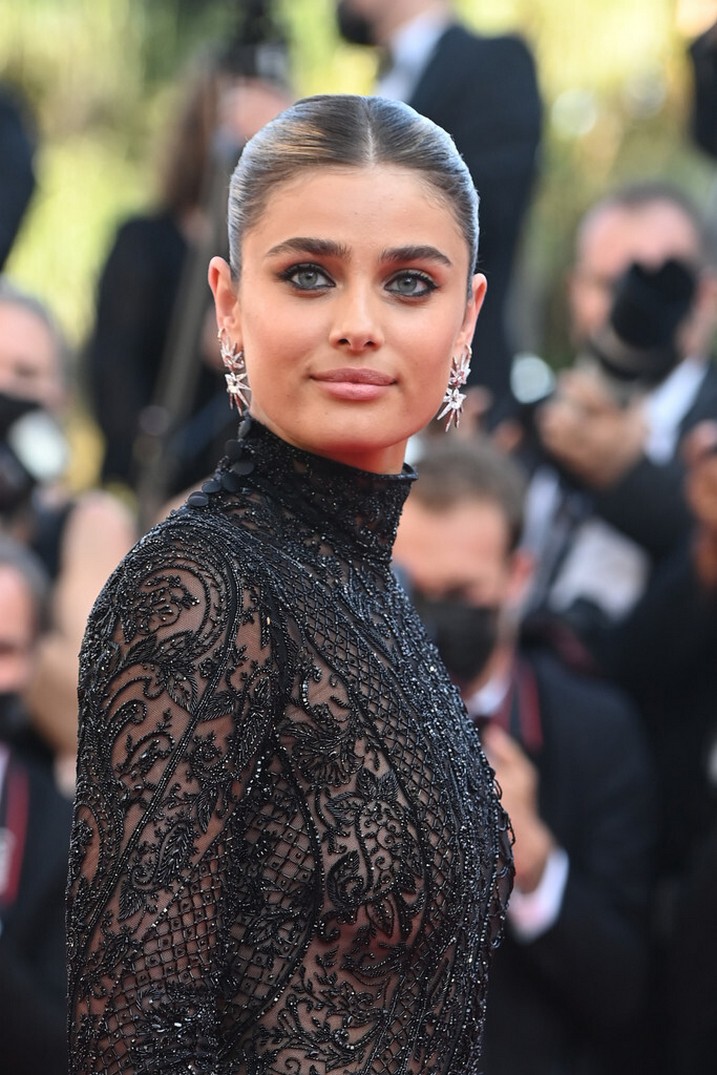 Taylor Hill Nude Dress In Cannes TheFappening.Pro 6 - Taylor Hill See Through In Cannes (32 Photos)