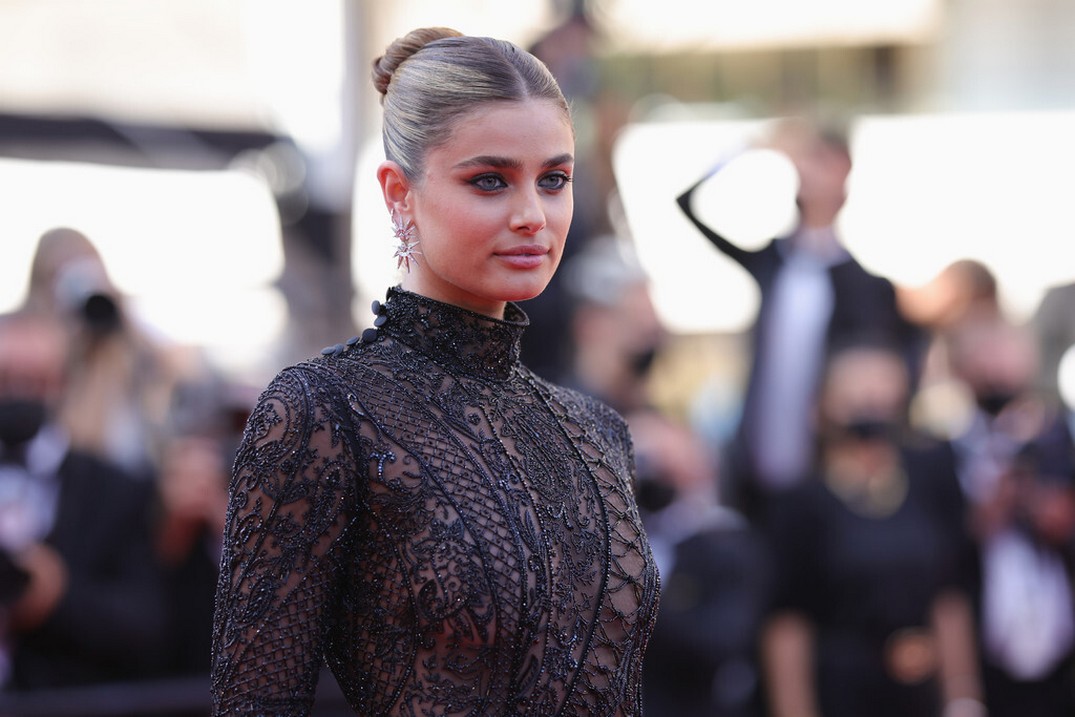 Taylor Hill Nude Dress In Cannes TheFappening.Pro 9 - Taylor Hill See Through In Cannes (32 Photos)