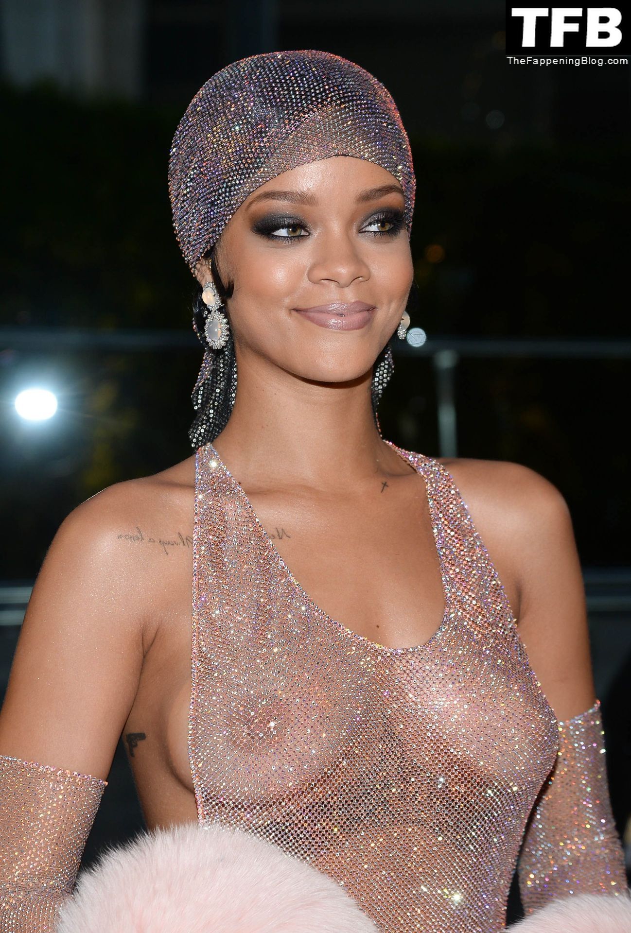 rihanna 103 thefappeningblog.com  - Rihanna Nude & Sexy Collection – Part 2 (150 Photos)