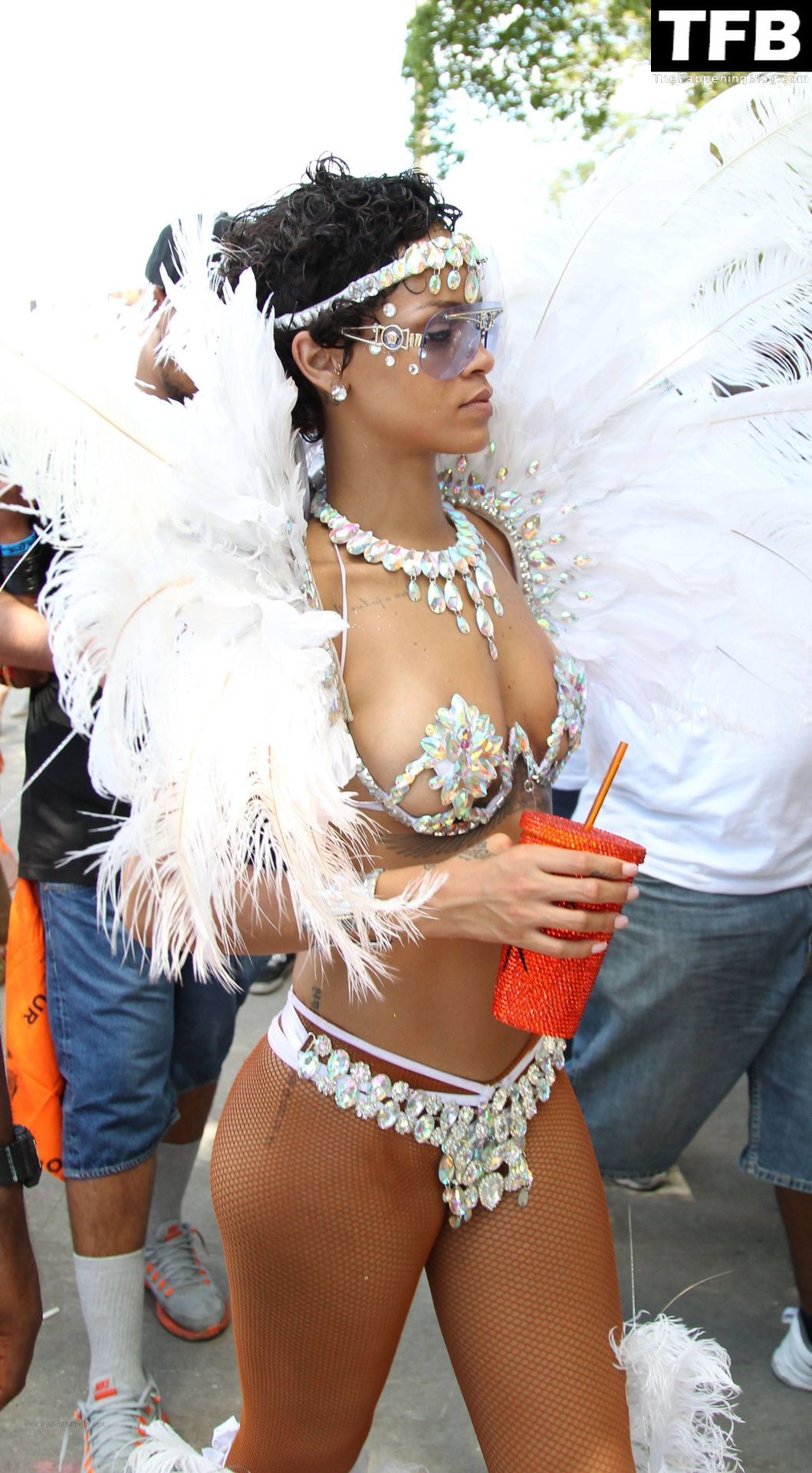 rihanna 15 thefappeningblog.com  - Rihanna Nude & Sexy Collection – Part 2 (150 Photos)