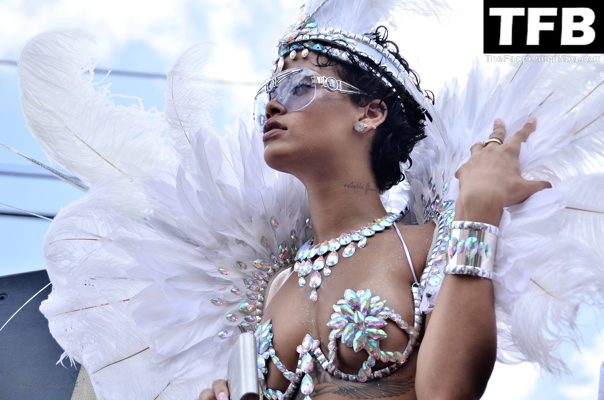 rihanna 40 thefappeningblog.com  - Rihanna Nude & Sexy Collection – Part 2 (150 Photos)