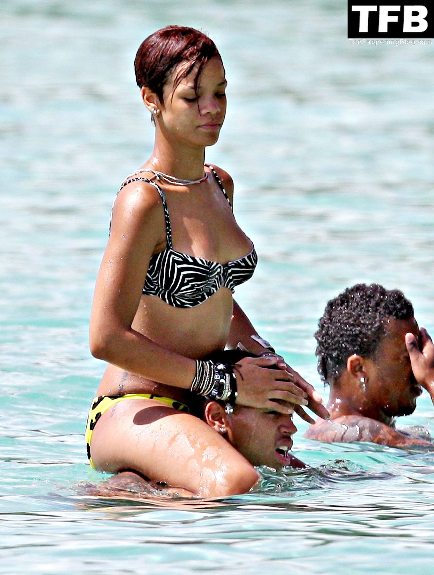 rihanna 53 thefappeningblog.com  - Rihanna Nude & Sexy Collection – Part 2 (150 Photos)