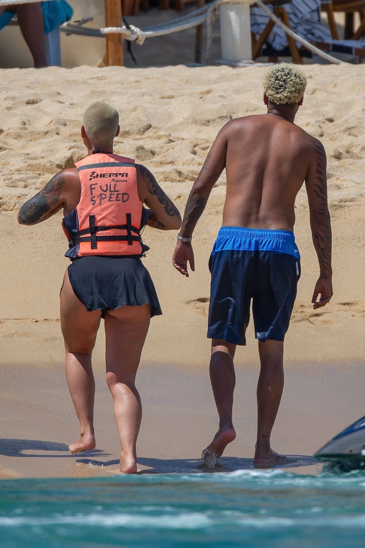 Amber Rose Sexy TheFappeningPro 11 - Amber Rose And Two Sexy Girls On the Beach (13 Photos)