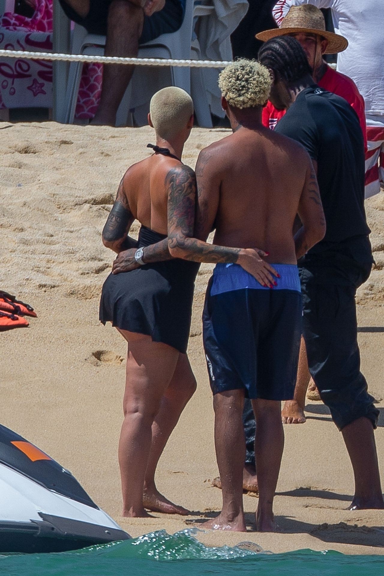 Amber Rose Sexy TheFappeningPro 8 - Amber Rose And Two Sexy Girls On the Beach (13 Photos)
