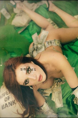 Bella Thorne Covered By Dollars TheFappeningPro 1 330x500 - Bella Thorne Covers Her Tits With Dollars (4 Photos)