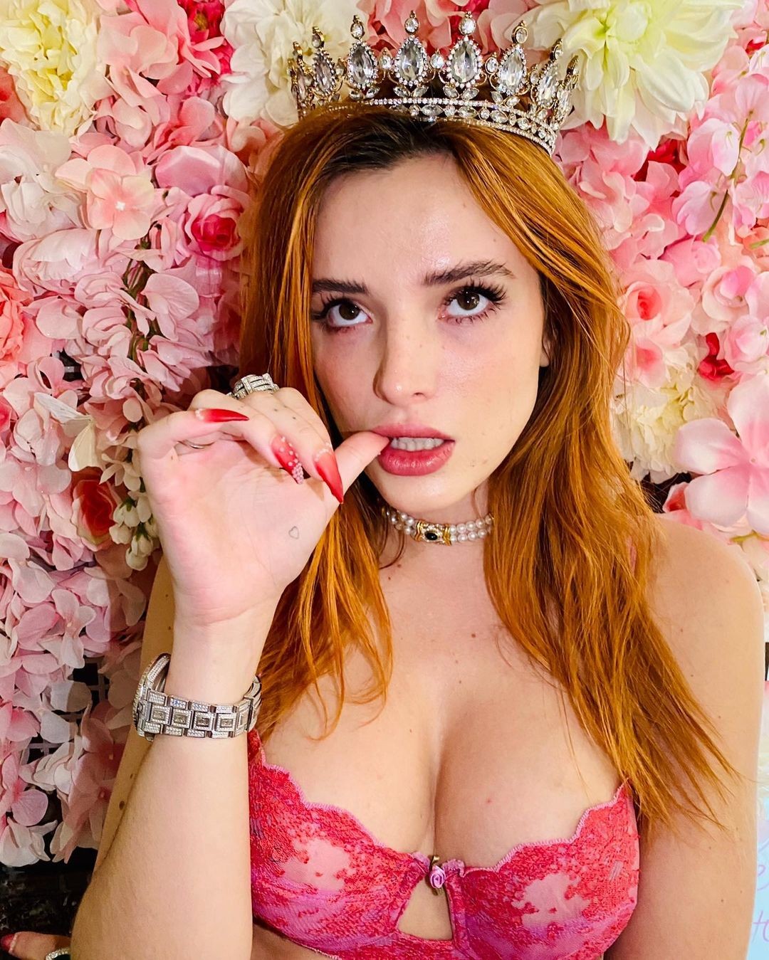 Bella Thorne Sexy Red Latex TheFappeningPro 14 - Bella Thorne Sexy In Red Latex (20 Photos And GIF + Video)