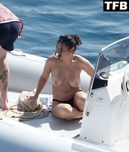 Charli XCX Nude Sexy The Fappening Blog 18 1024x1208 424x500 - Charli XCX Shows Off Her Nude Tits on Holiday at the Amalfi Coast (21 Photos)