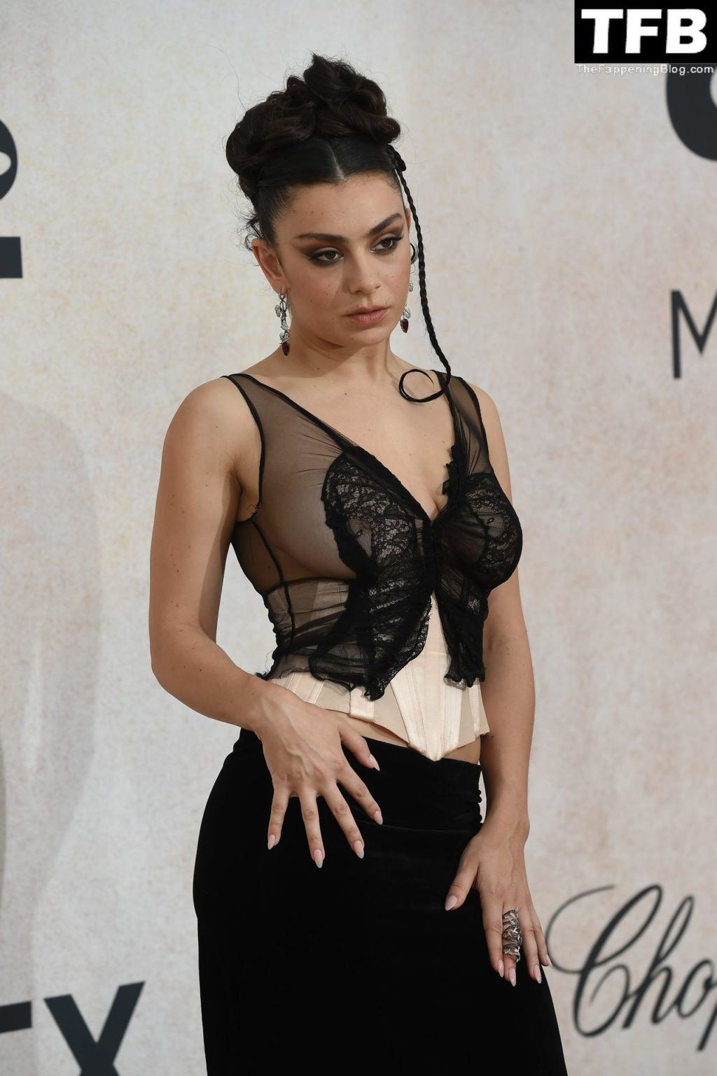 Charli XCX See Through Nude The Fappening Blog 18 1024x1538 - Charli XCX Flashes Her Nude Tits at the amfAR Gala Cannes 2022 in Cap d’Antibes (70 Photos)