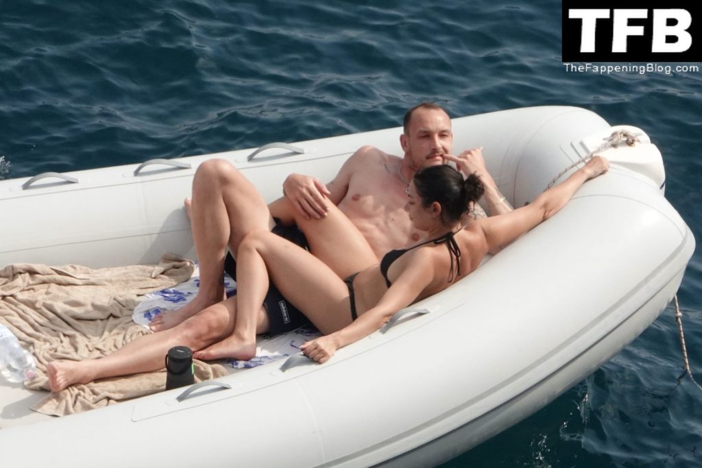 Charli XCX Sexy The Fappening Blog 2 1024x683 - Charli XCX Puts on a Truly Steamy Display with Her Boyfriend on Holiday at the Amalfi Coast (7 Photos)