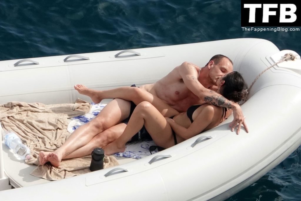 Charli XCX Sexy The Fappening Blog 3 1024x682 - Charli XCX Puts on a Truly Steamy Display with Her Boyfriend on Holiday at the Amalfi Coast (7 Photos)