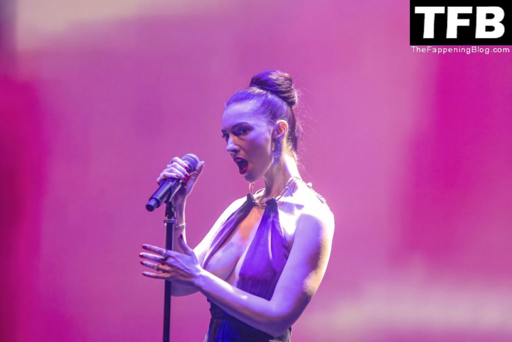Chrysta Bell Sexy The Fappening Blog 9 1024x683 - Chrysta Bell Displays Her Sexy Tits on Stage at the Auditorium Parco della Musica (11 Photos)