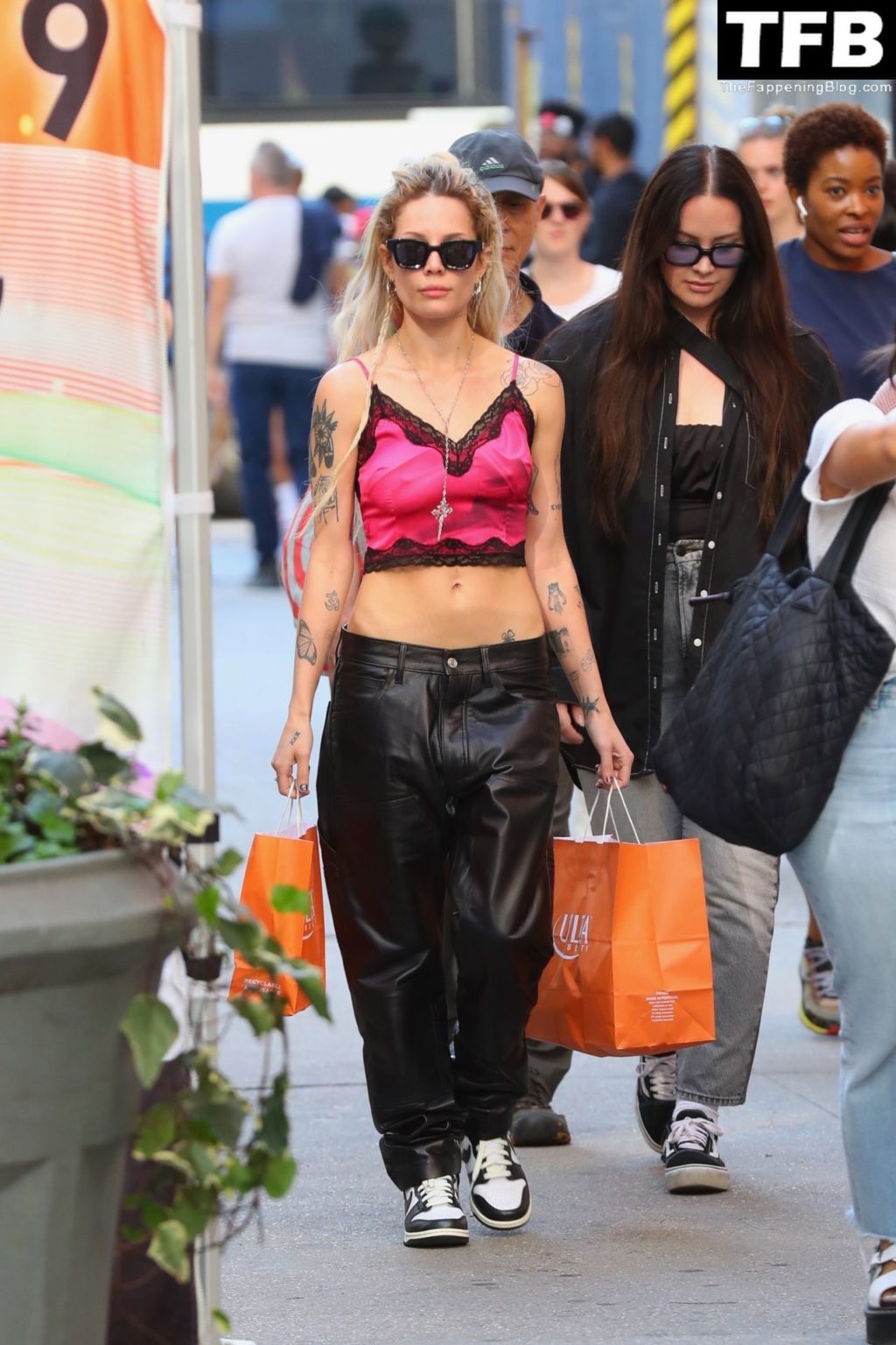 Halsey Sexy The Fappening Blog 24 1024x1536 - Halsey Steps Out on a Bright Sunny Day in New York (34 Photos)