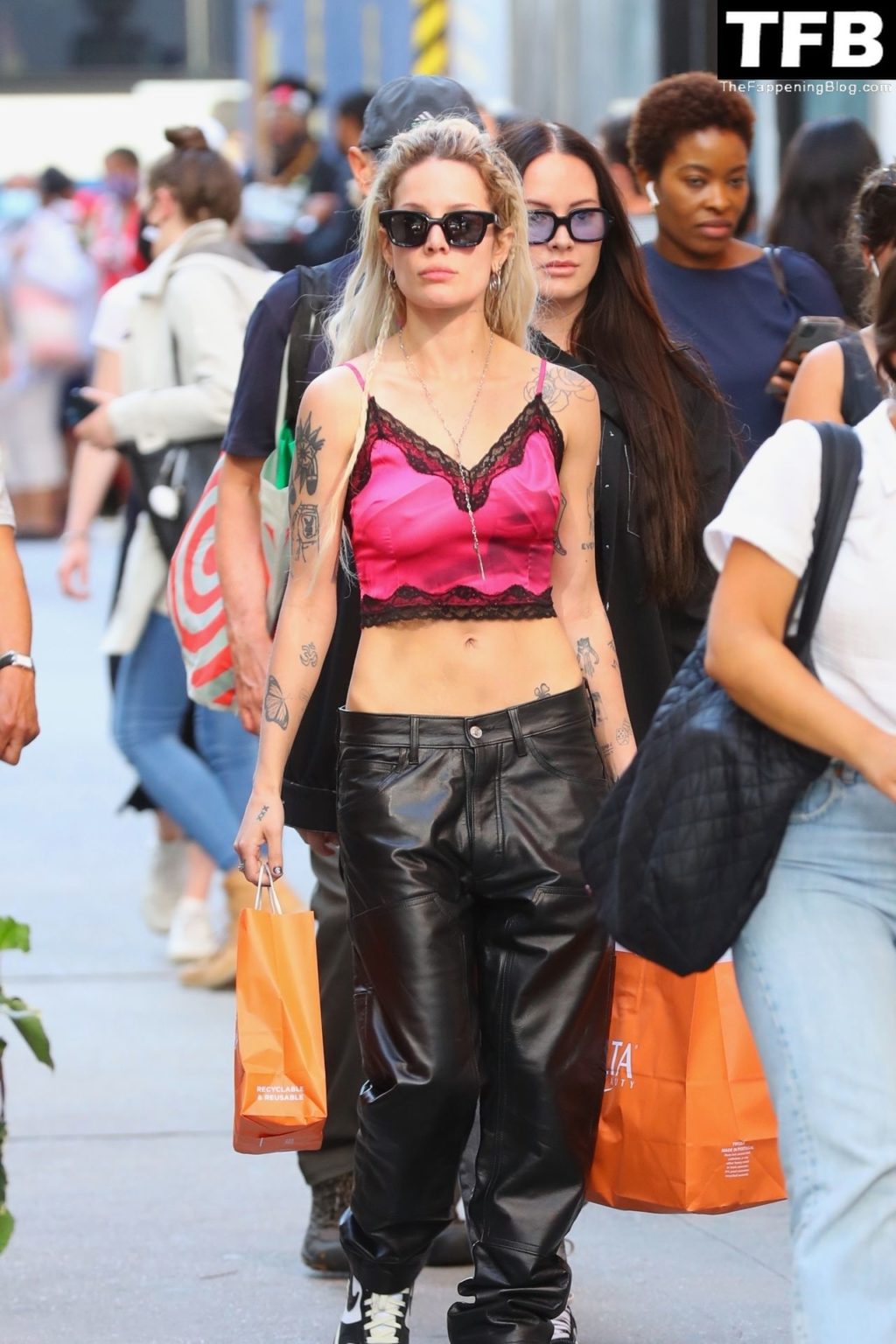 Halsey Sexy The Fappening Blog 29 1024x1536 - Halsey Steps Out on a Bright Sunny Day in New York (34 Photos)