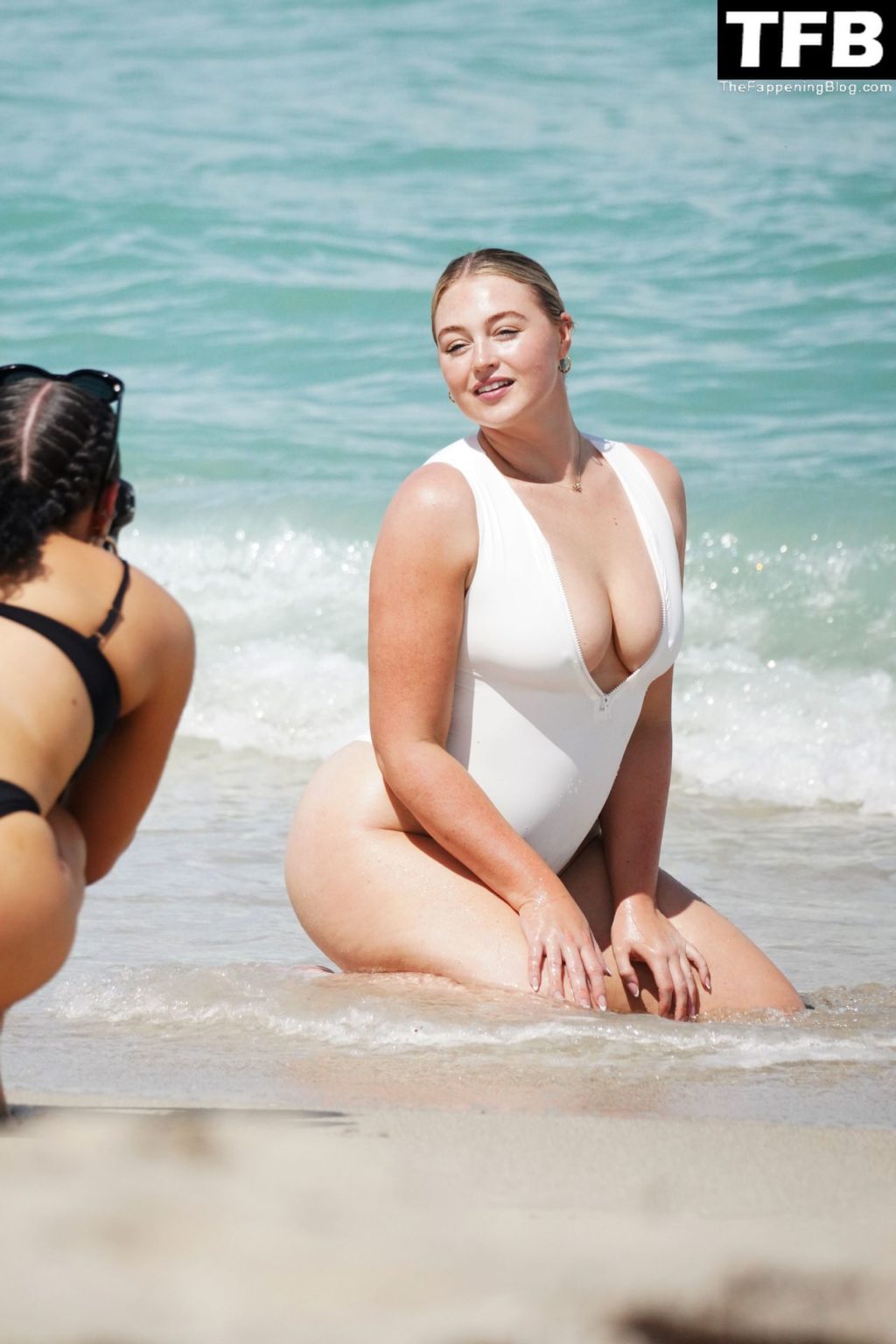 Iskra Lawrence Sexy The Fappening Blog 15 1024x1536 - Iskra Lawrence Displays Her Curves on the Beach in Miami (21 Photos)
