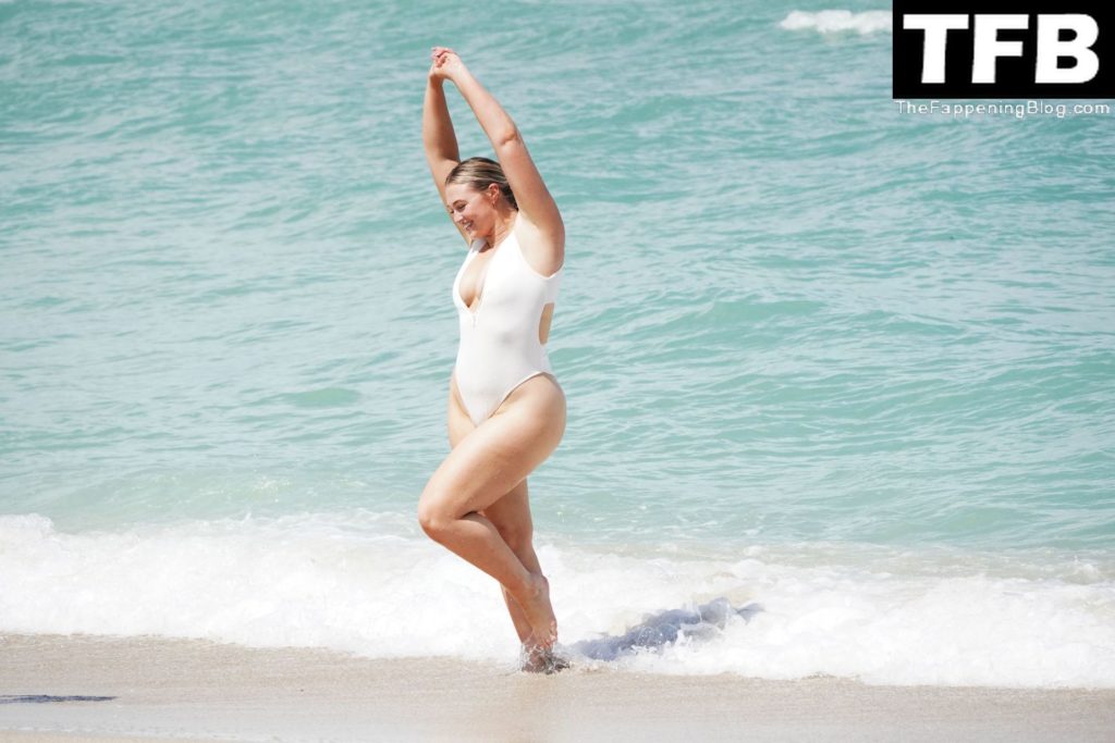 Iskra Lawrence Sexy The Fappening Blog 20 1024x683 - Iskra Lawrence Displays Her Curves on the Beach in Miami (21 Photos)