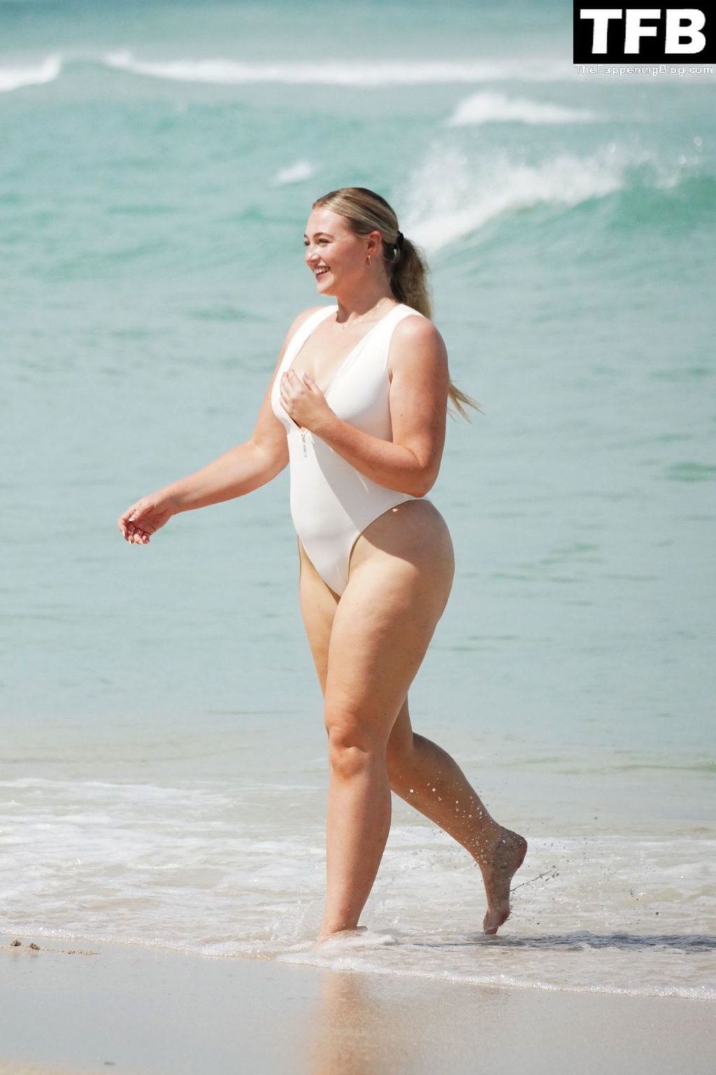 Iskra Lawrence Sexy The Fappening Blog 4 1024x1536 - Iskra Lawrence Displays Her Curves on the Beach in Miami (21 Photos)